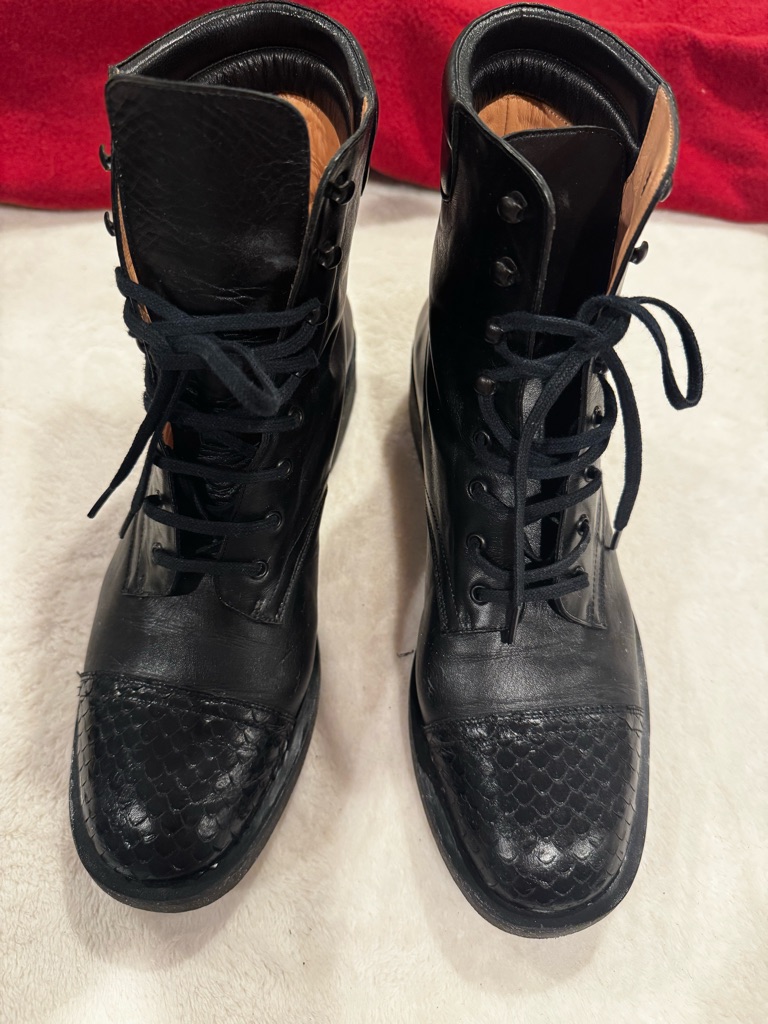 Robert Cergerie Black Leather Flat Lace-Up Combat Boots With Textured Toe